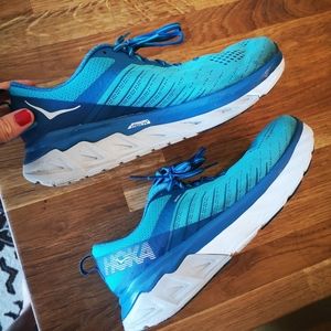 Hoka One One Arahi 3